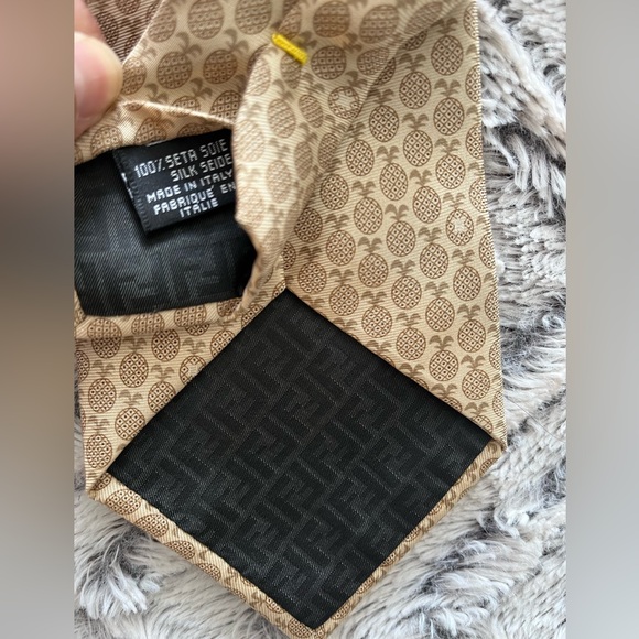 🍍Fendi Silk Pineapple Tie - Picture 6 of 6